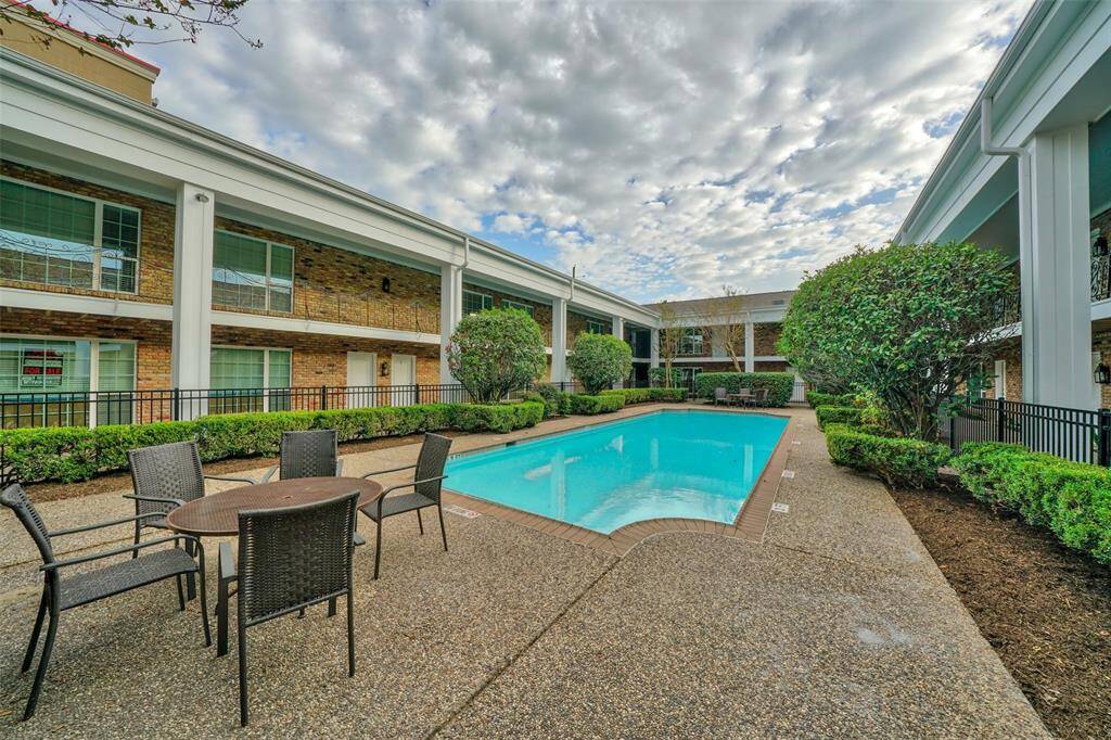 Second view of the pool.