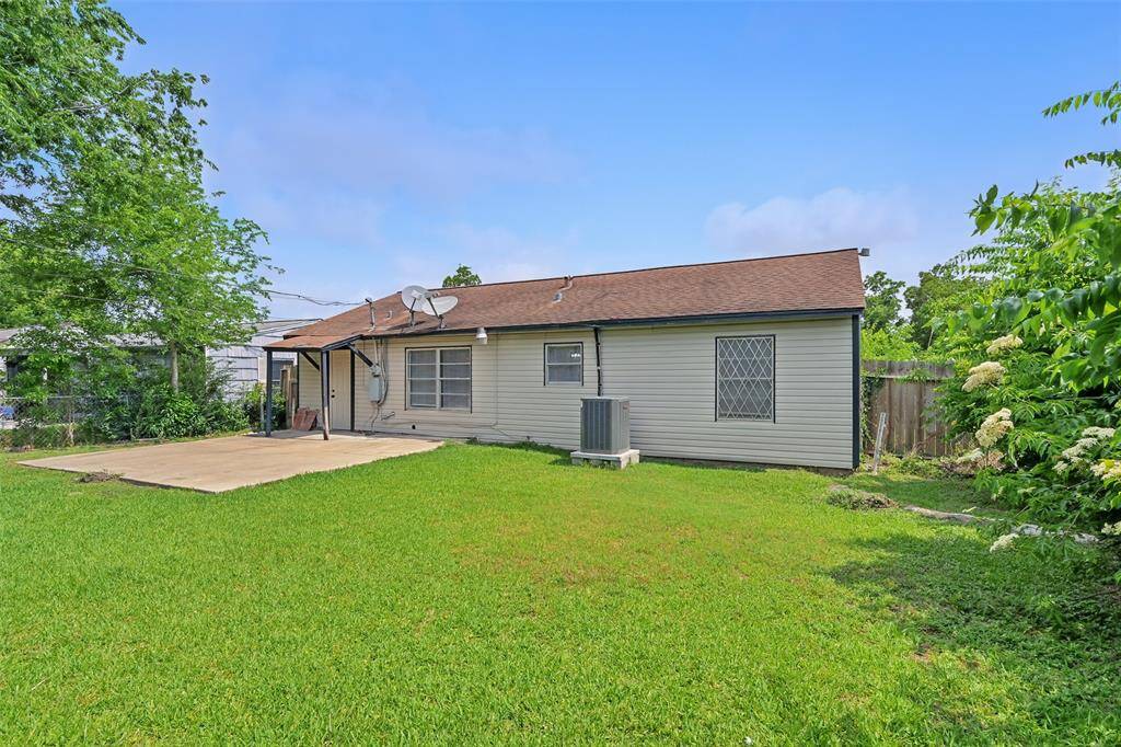 Whether you're envisioning a play area, future patio, or relaxing retreat, this spacious backyard is a blank canvas ready to bring your vision to life.