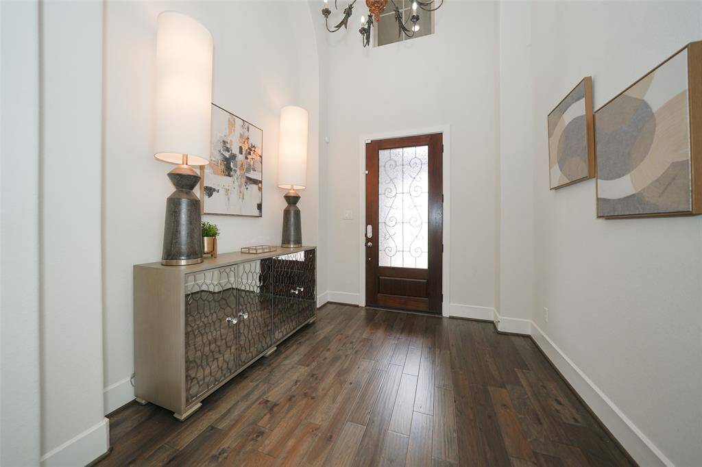 Discover the perfect canvas for your design vision in this elegant space.
