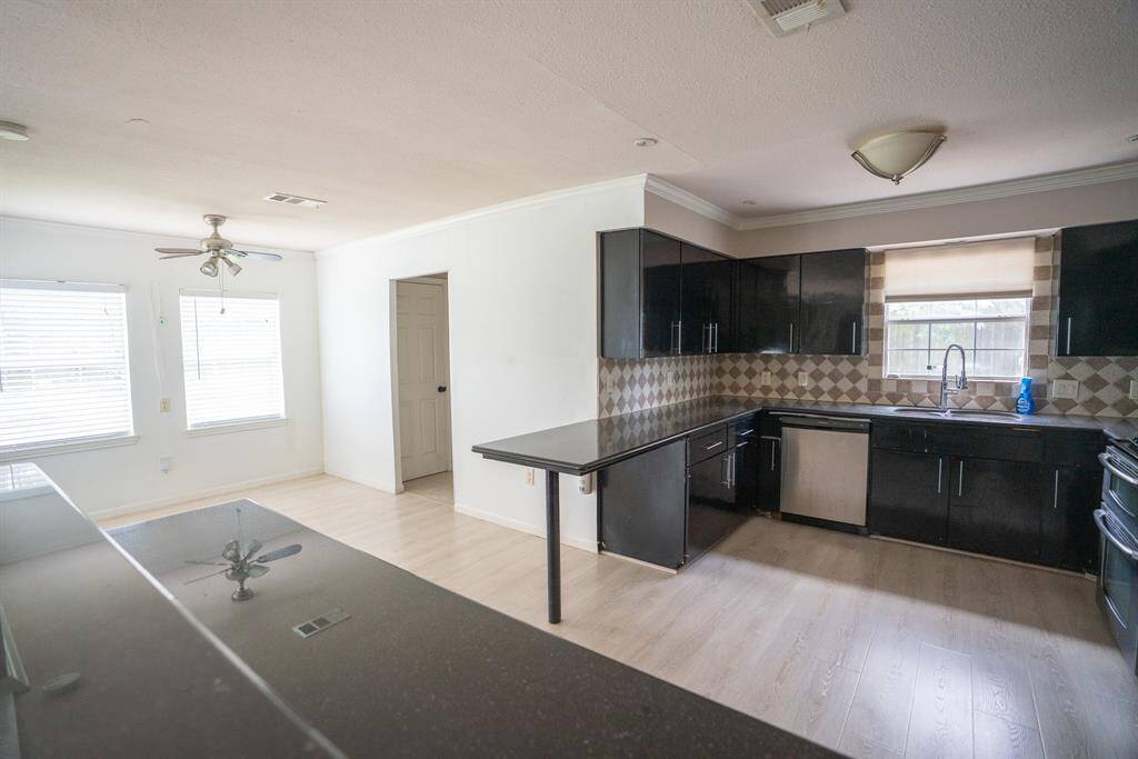 Kitchen / breakfast area