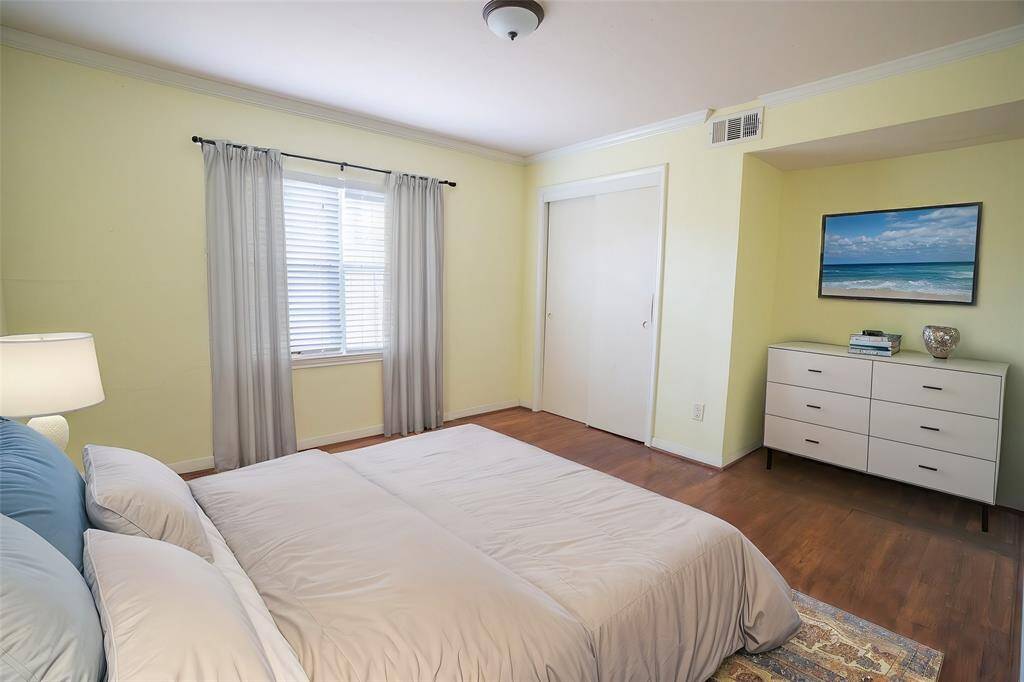 Bedroom 2 (virtual staging)