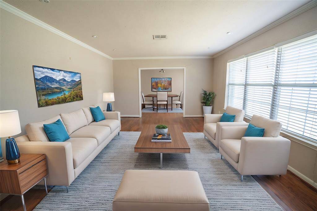 Living room (virtual staging)
