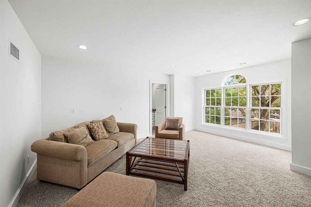Garage apartment with full bath and large walk in closet.
