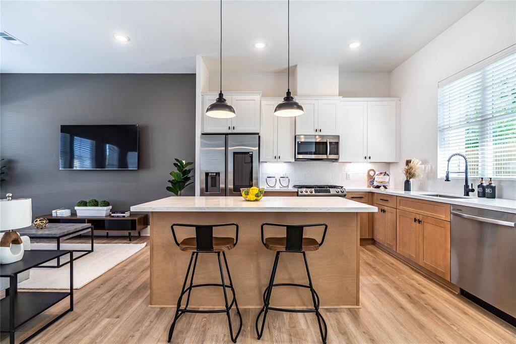 The kitchen island provides additional seating space, accommodating more guests for casual dining or socializing while cooking.