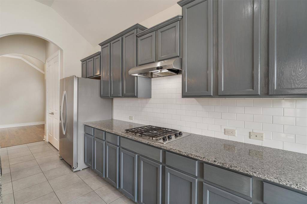 Check out all of the counterspace and storage! Note the gas cooktop!