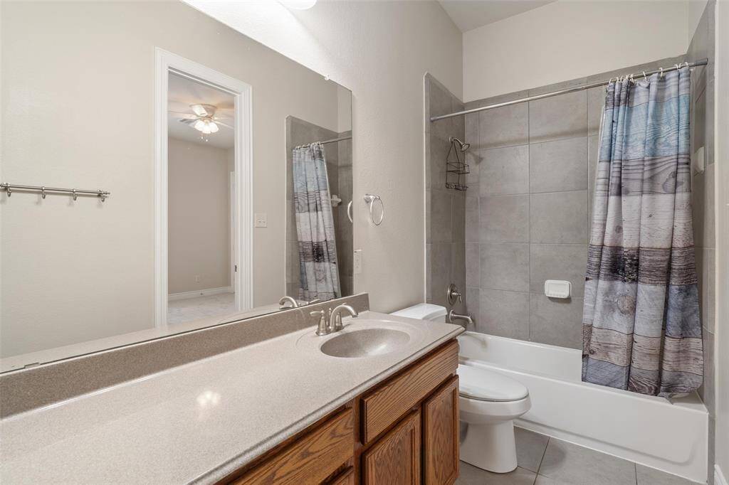 Full secondary bathroom downstairs.