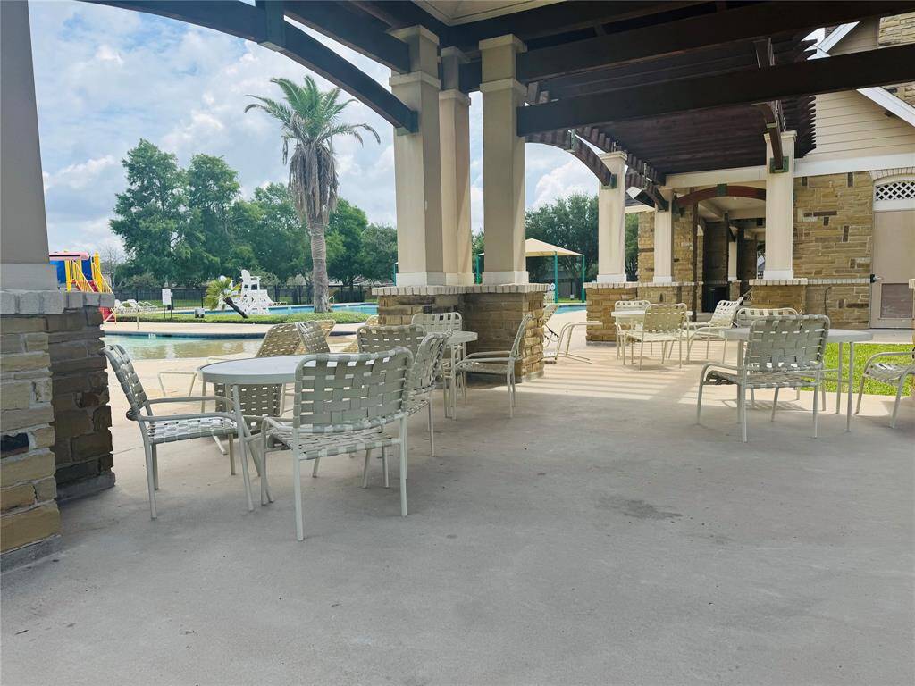 Plenty of shade by the pool!