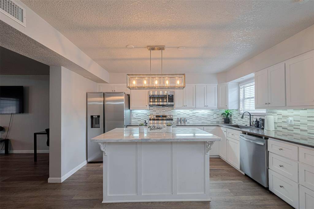 New light Fixtures, Countertops