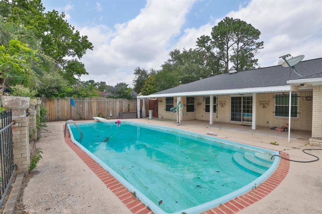 Your own pool outback!  Great way to keep cool during the summer.