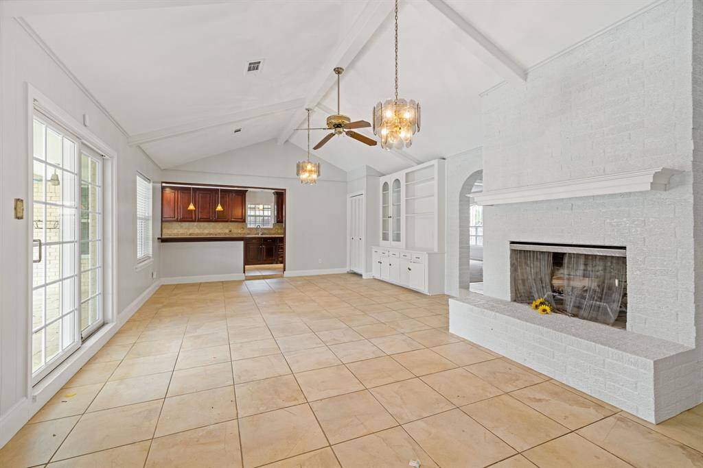 Behind the fireplace is the privacy wall at the front door. At the end of the family room is the kitchen. Very open floorplan. Perfect for everyday family llfe.