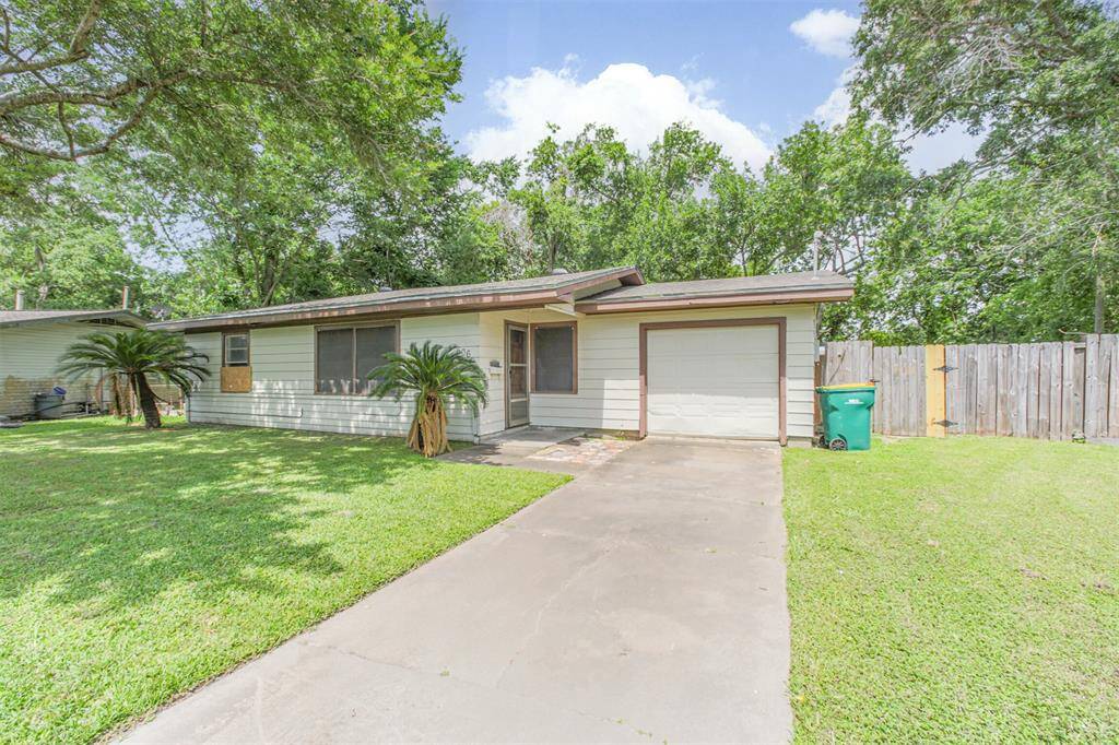 Welcome to your next investment project—this 3-bedroom home sits on an oversized 14,330 sq. ft. lot in a rapidly developing area near Galveston. With a newer roof (2022) and HVAC already in place, this property is the ideal investment.