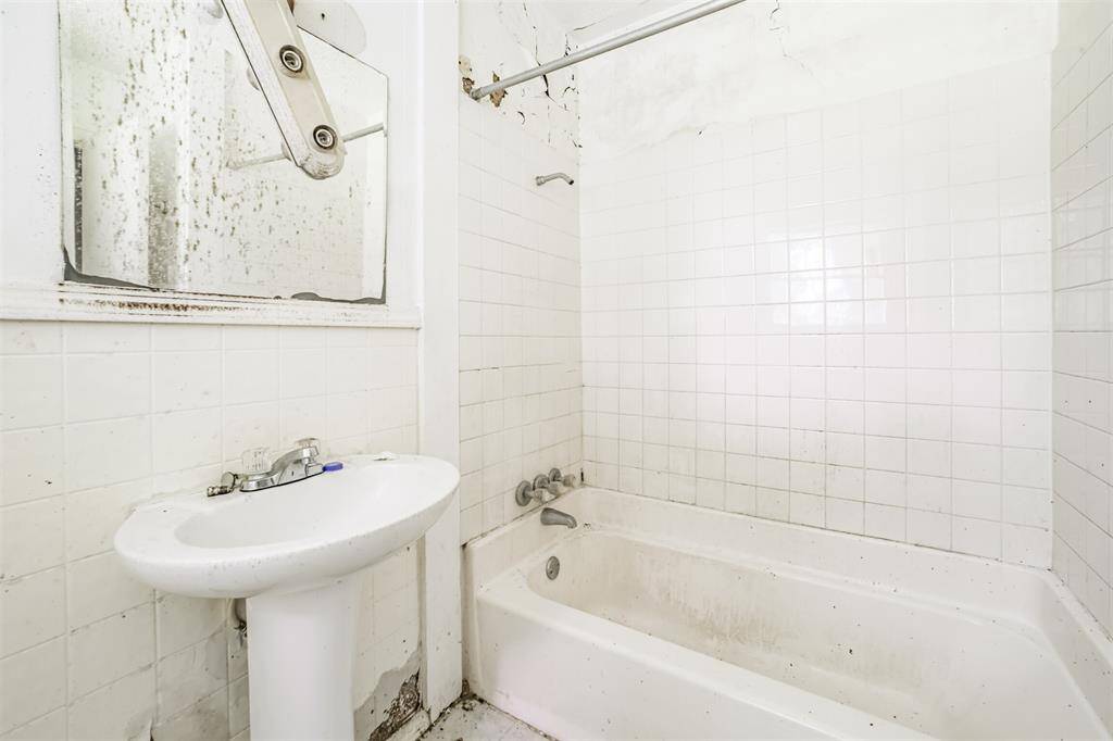 A functional layout gives this full bath strong bones for a cost-effective remodel. Replacing the tile and fixtures can quickly boost value.