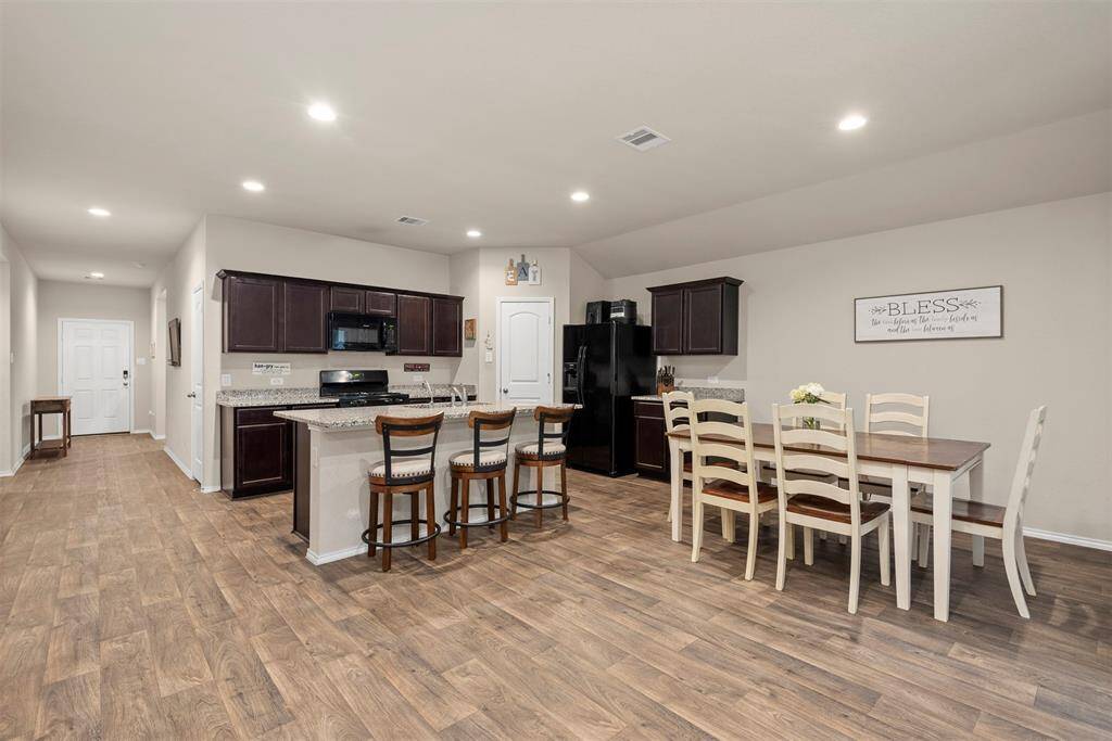 Kitchen/Dining Combo