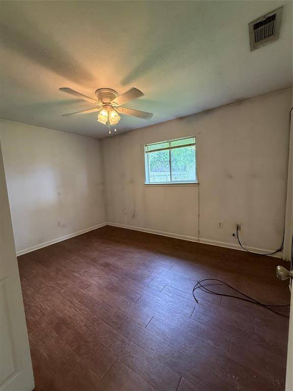 MAIN BED ROOM
