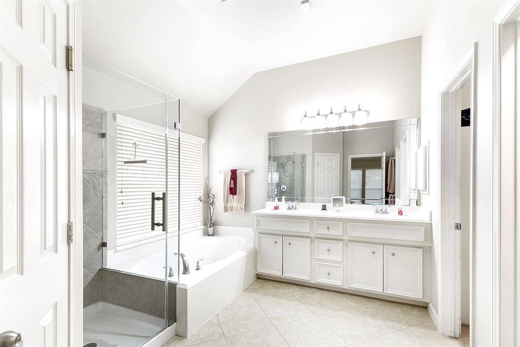 Primary bath W/ 2 walk in closets