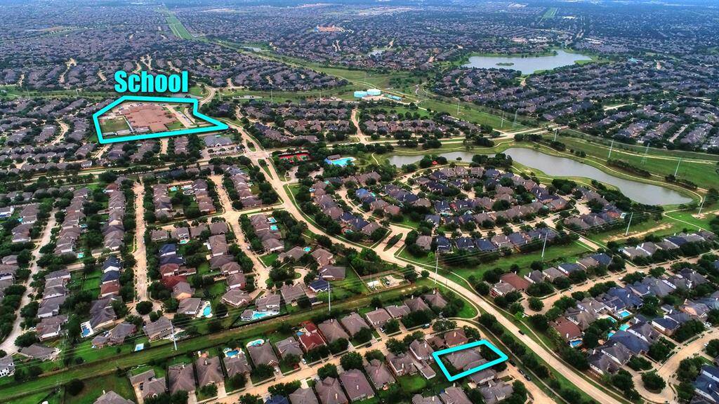 Within walking distance of pool, park & Elementry School
