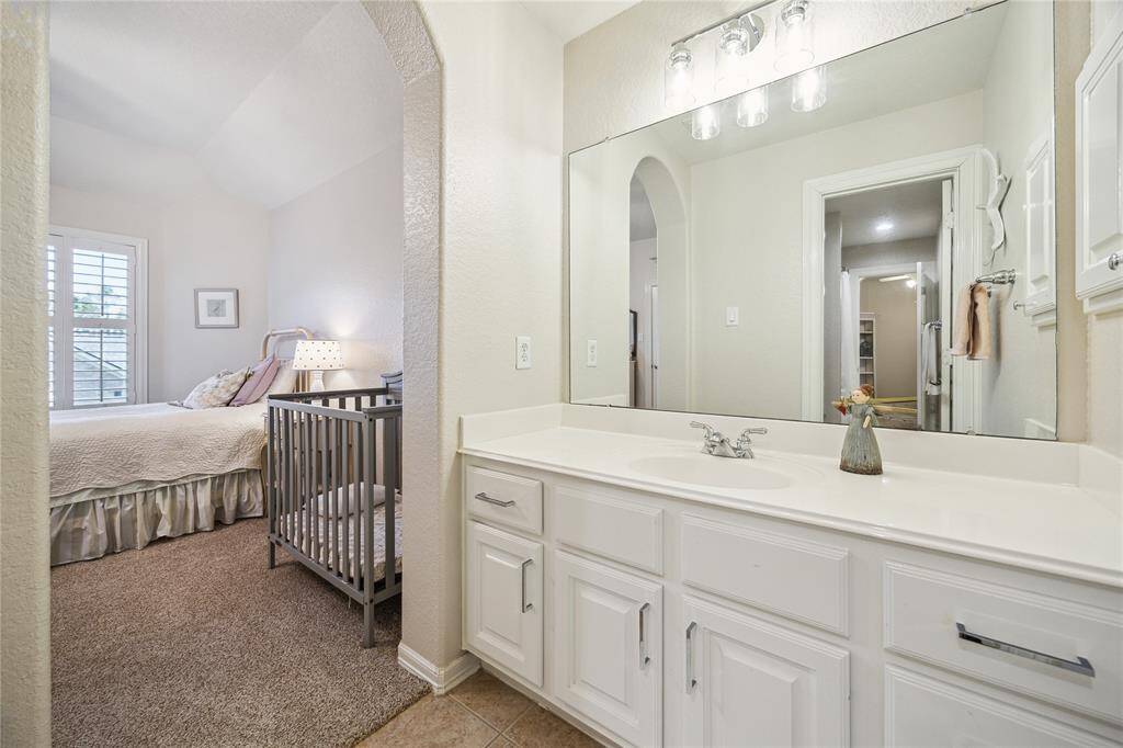 Hollywood bath, connects two bedrooms while offering privacy and functionality