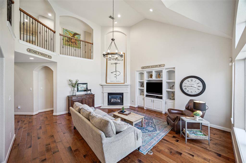 Hardwood flooring continues down the hall to the open, airy family room. Large windows provide a view of the tropical backyard.