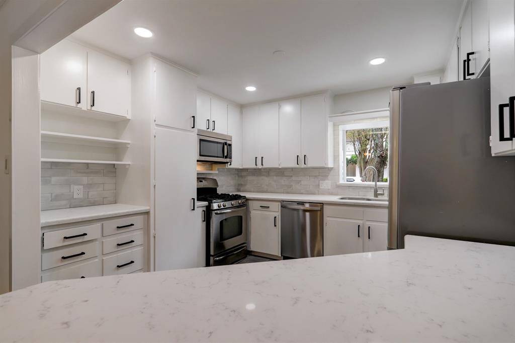 A close-up of the quartz countertop in the kitchen.