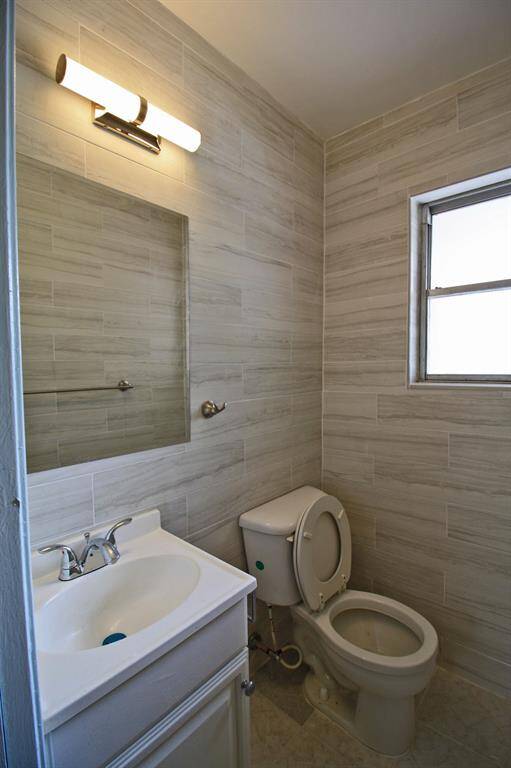 Master half bathroom