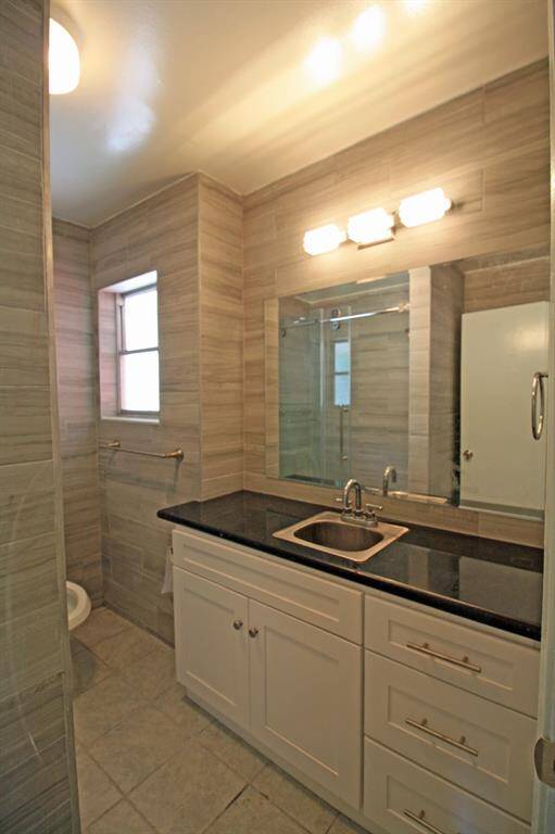 Full bath new vanity