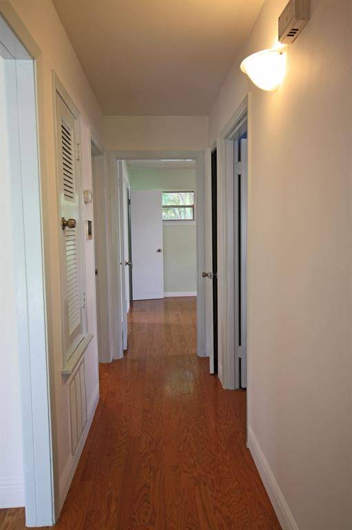 Hallway to bedrooms and bathroom