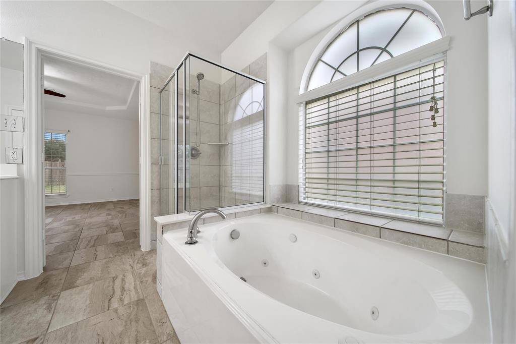 Primary bathrooom