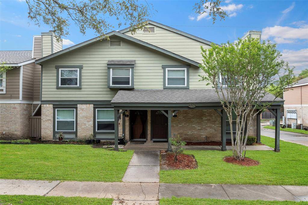 728 A is in front of the 4-plex, townhome design