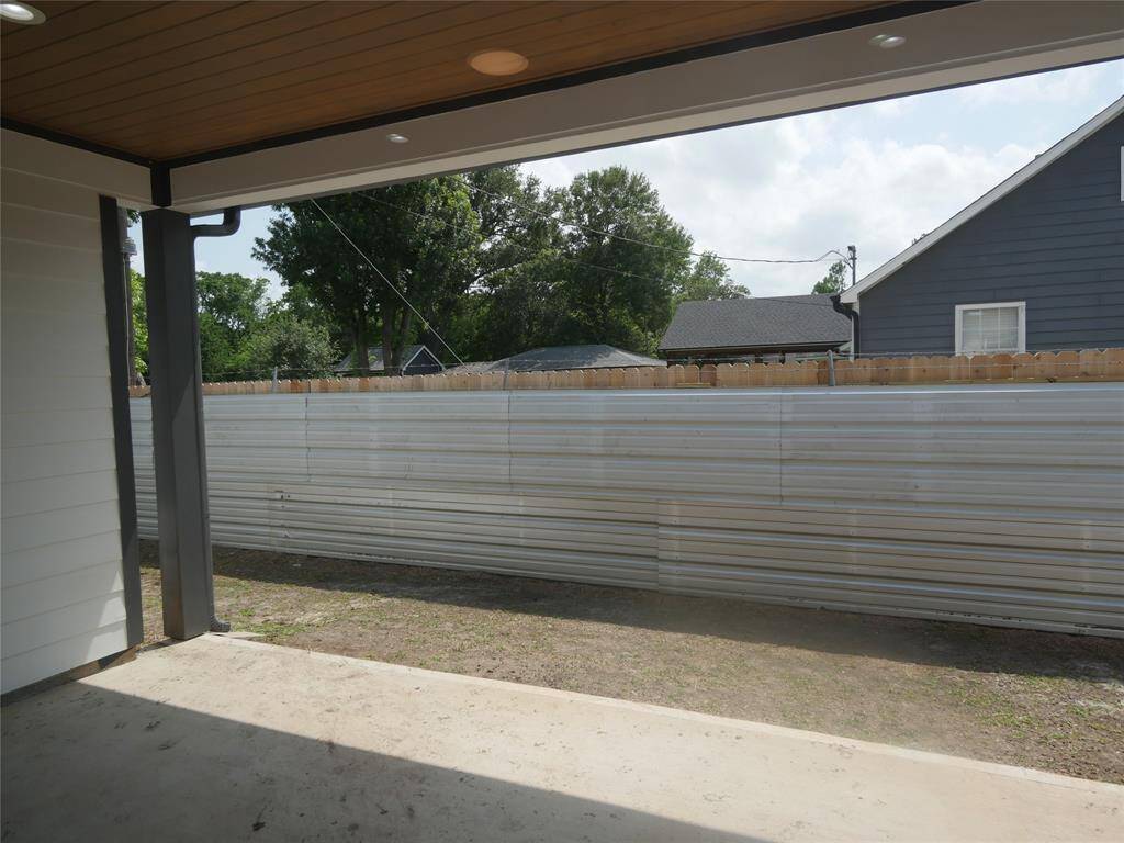covered patio great for entertaining