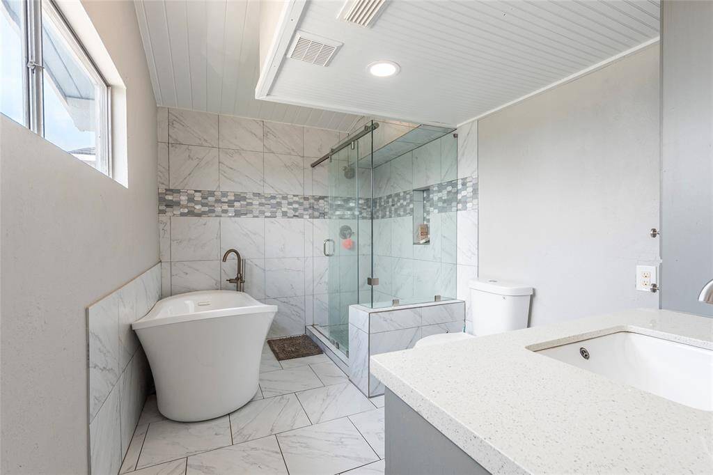 Large master bath