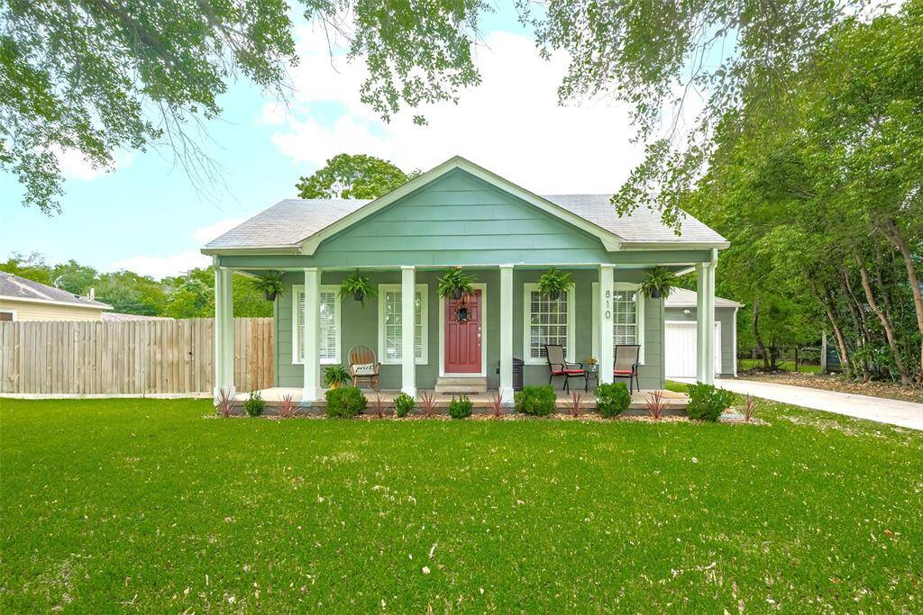Home Sweet Home on 810 Stubbs Street!  Cold ice tea or a mint julep on the inviting front porch.