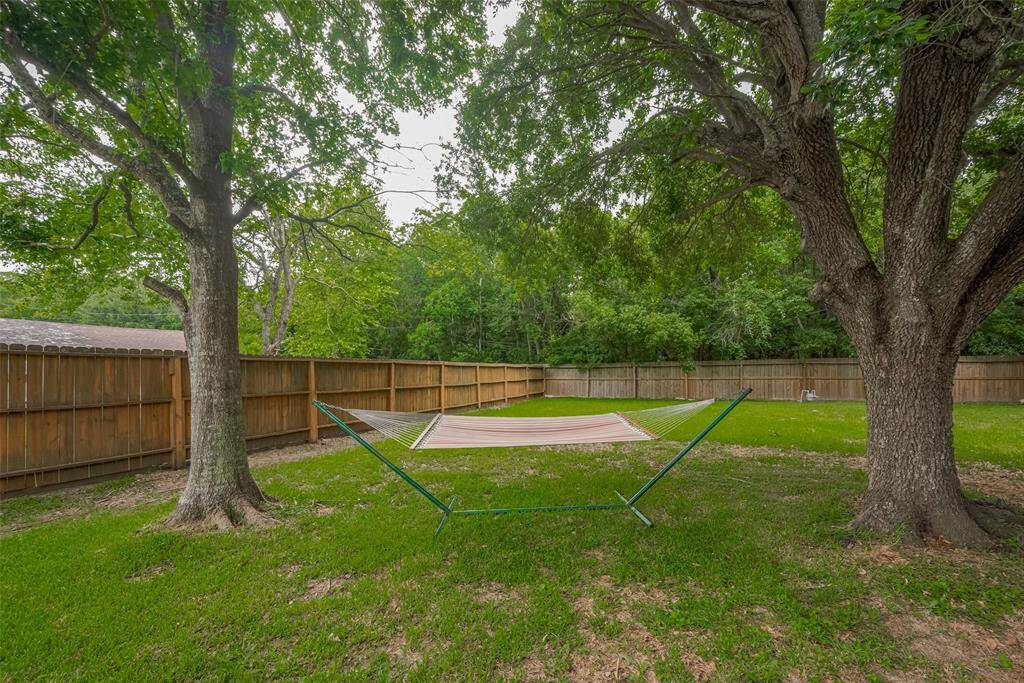 A shady spot to take a nap.  Notice no back neighbors!