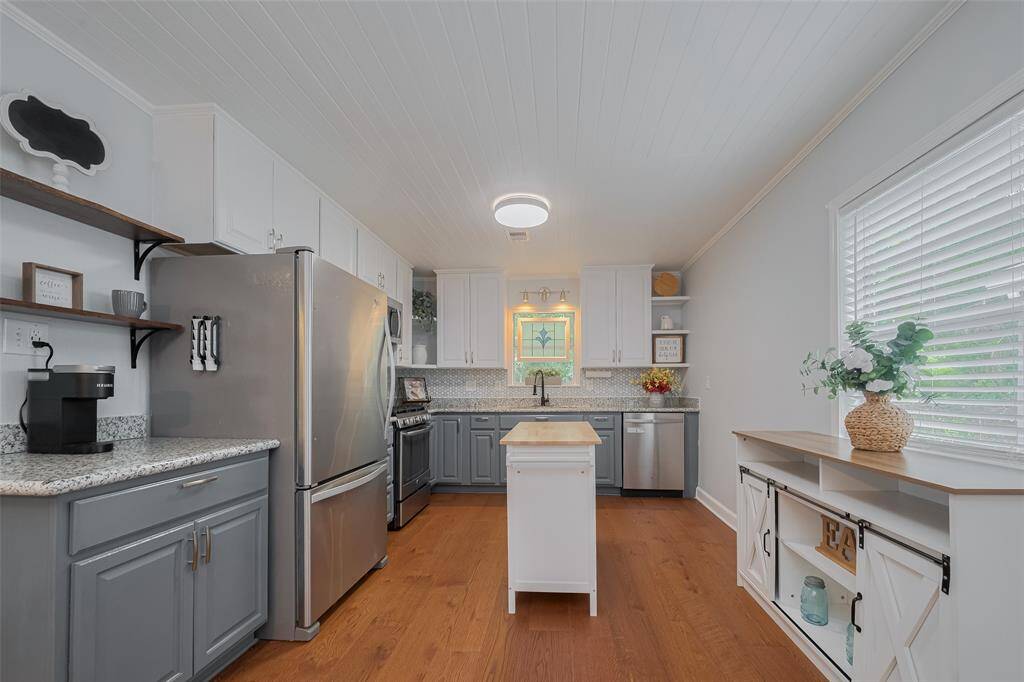 Stylish cabinets and colors.