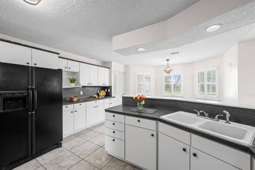 Kitchen withh Fridge