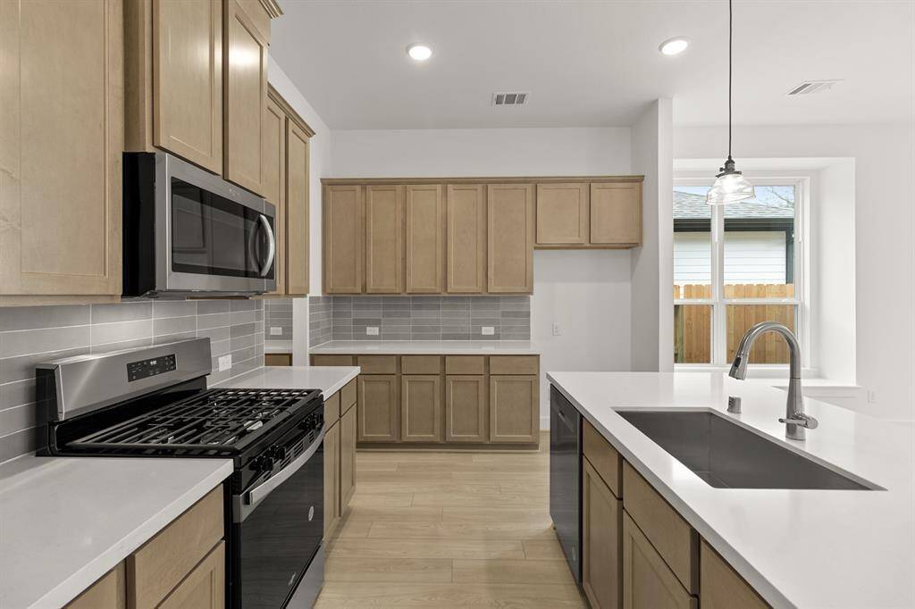 Picture yourself whipping up your favorite recipes while the aroma of freshly baked bread fills the air or hosting lively dinner parties where laughter echoes off the walls.