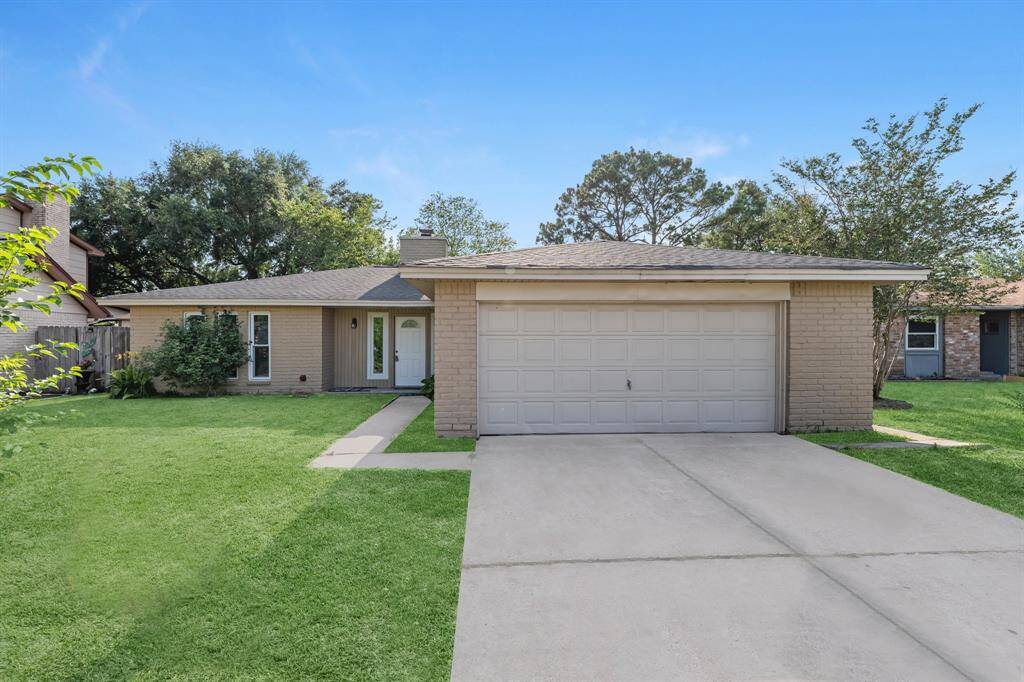 Welcome home to 8615 Bridgefoot Lane located in the community of Westbank and zoned to Cy-Fair ISD.