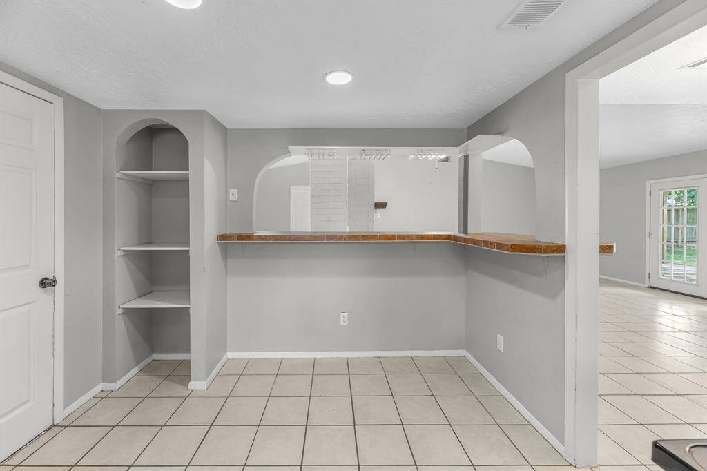 the breakfast nook is the perfect atmosphere to enjoy your morning coffee or a family breakfast.