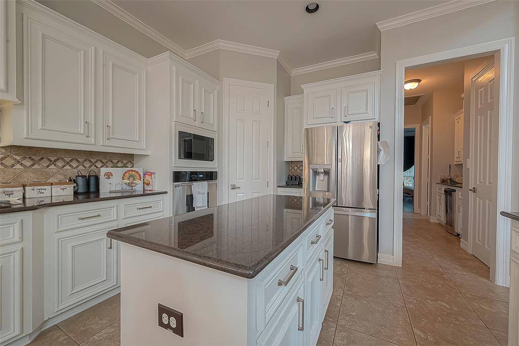 Additionl views of the Kitchen