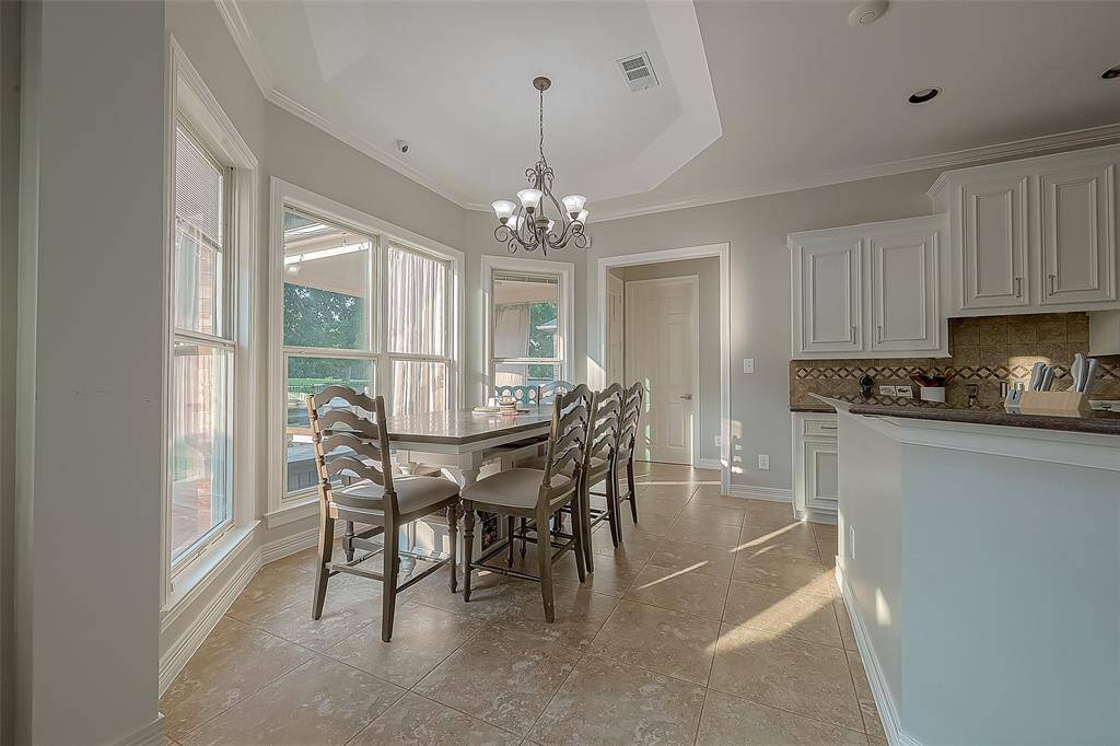 Kitchen Dining area