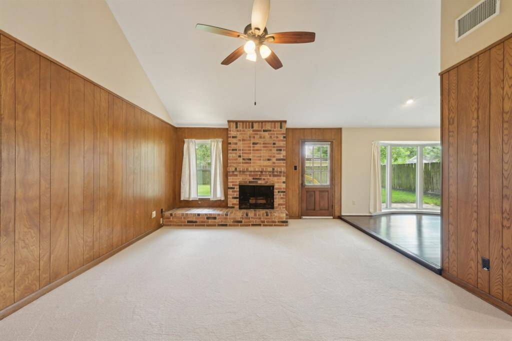 What a clean and beautiful living space.