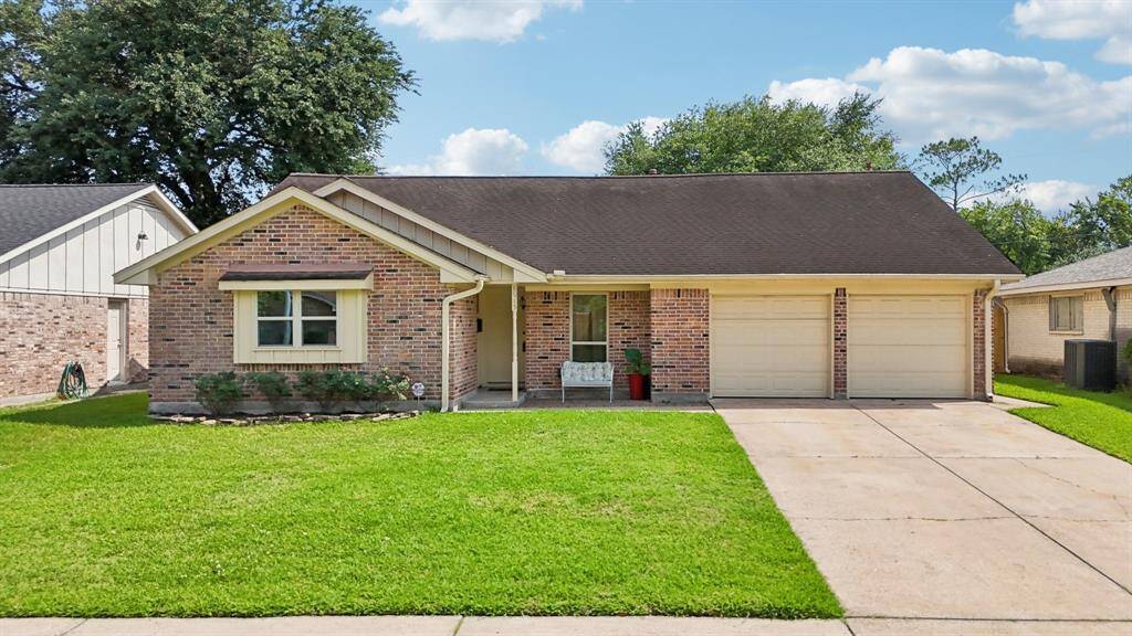 Make 8915 Roos Road your new home. Notice the gutters along the front?