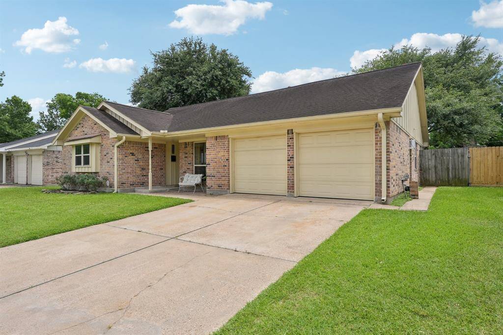Sharpstown Country Club Terrace's cutest home just hit the market.