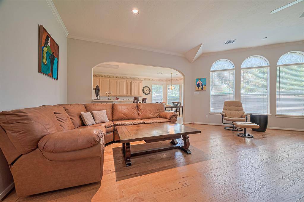 kitchen connected to the family room!
