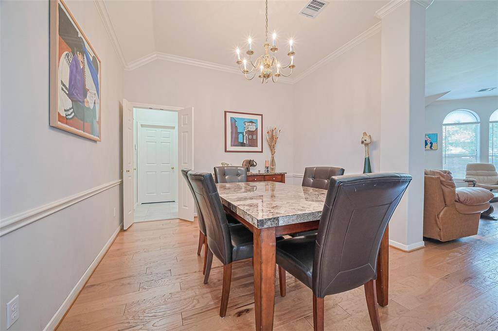 Easy access to the kitchen!