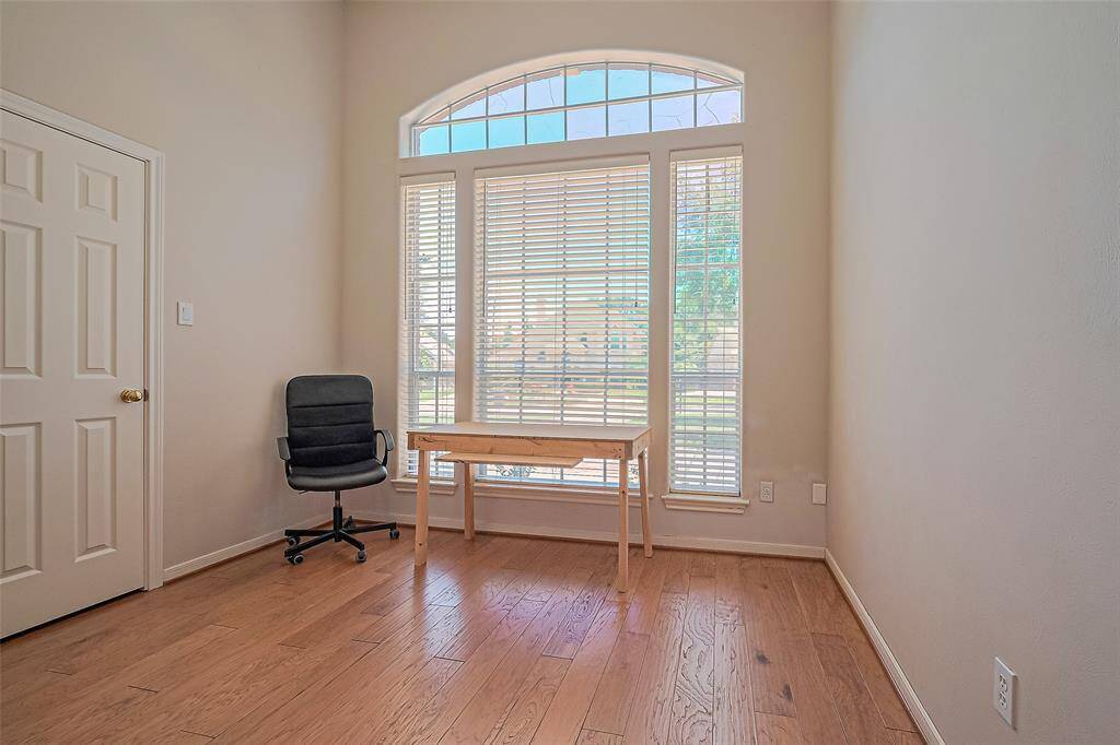 Can be used as a bedroom with walk in closet.