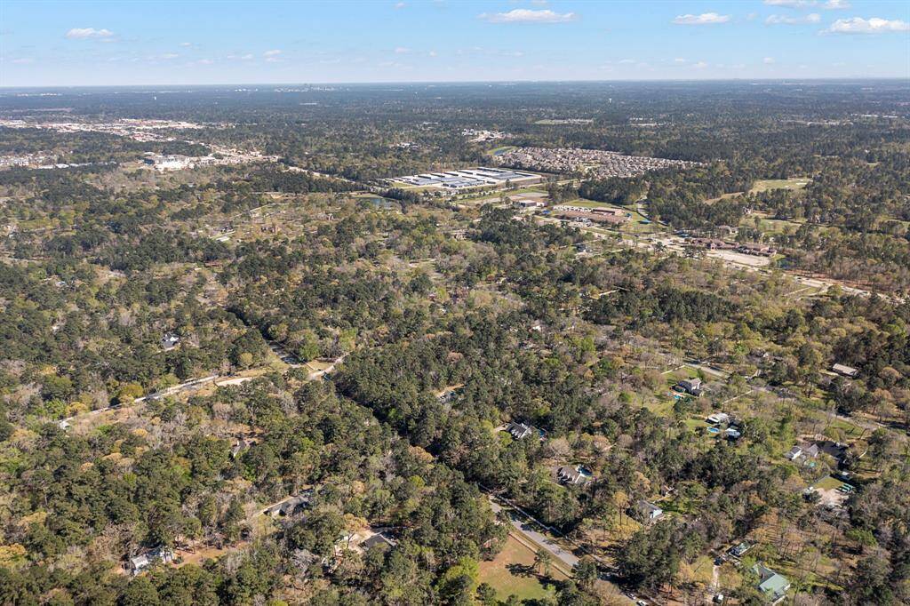 Hwy 249 (also know as Aggie Expressway by the local people in the area) is a short distance away and great for commuting to many areas of town and out of town as well.