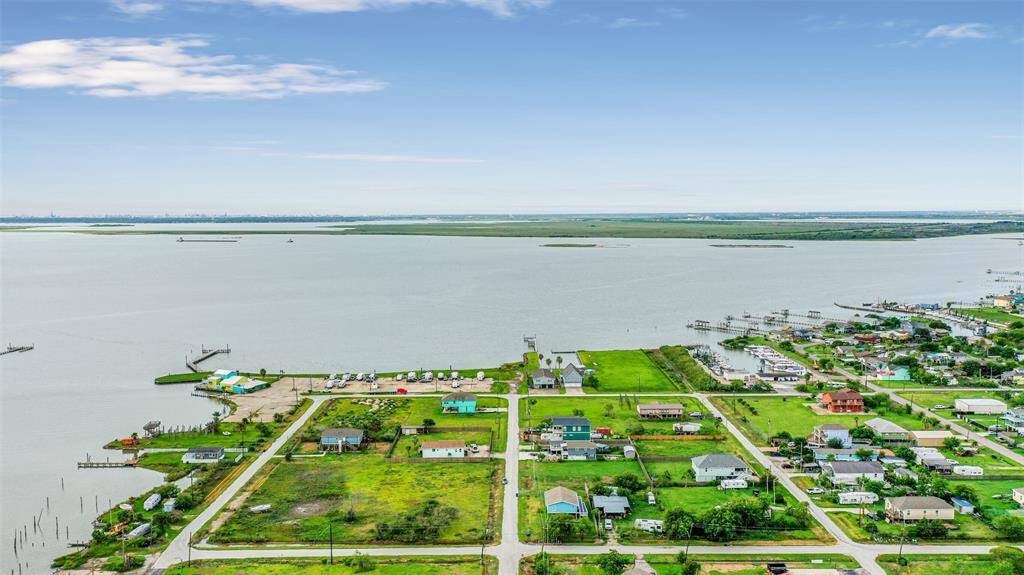 LOTS OF SPACE TO ADD ANOTHER BEACH RENTAL