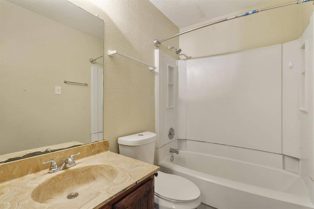 Upstairs secondary bathroom
