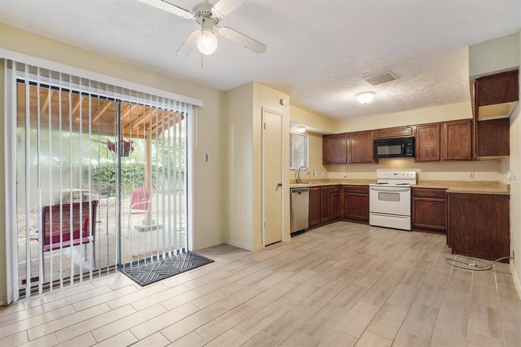 View of kitchen / dining area