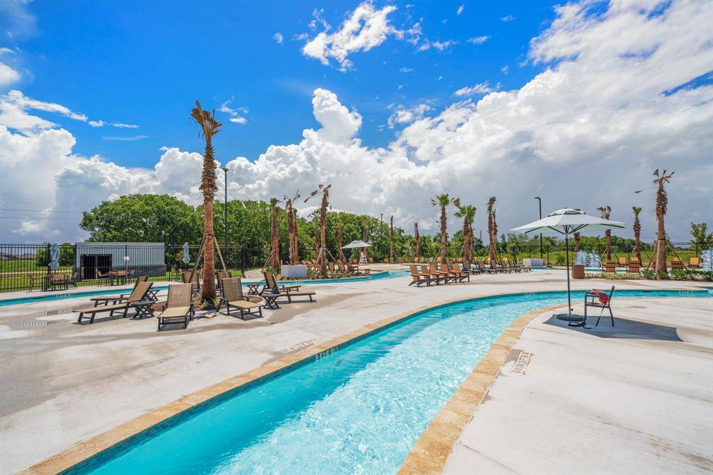 The lazy river is heated during winter!!